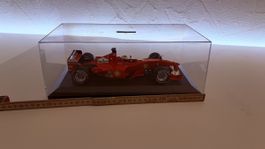 Ferrari Formel 1 Modellauto im Display Case 