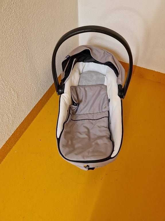 Poussette: Pousette Chicco – D'occasion à Etagnières par hug_wpd8 3