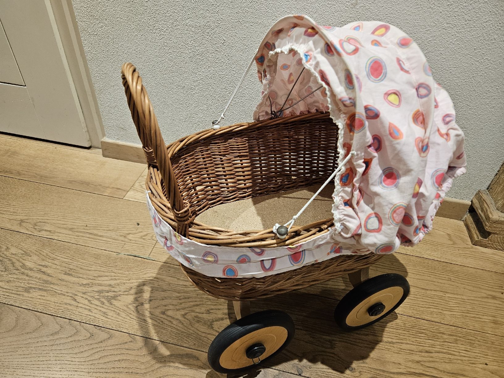 Carrozzine per bambole: Puppenwagen in Korbgeflecht – Usato da Niederweningen venduto da FlowerNZL 1