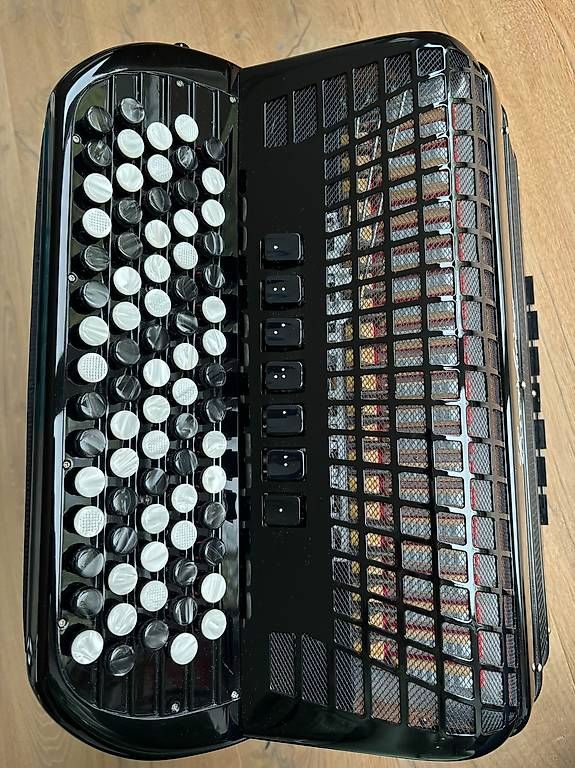 Strumenti musicali: Neuwertiges Excelsior Knopf-Convertor-Akkordeon – Usato da Brugg AG venduto da Knup0 3