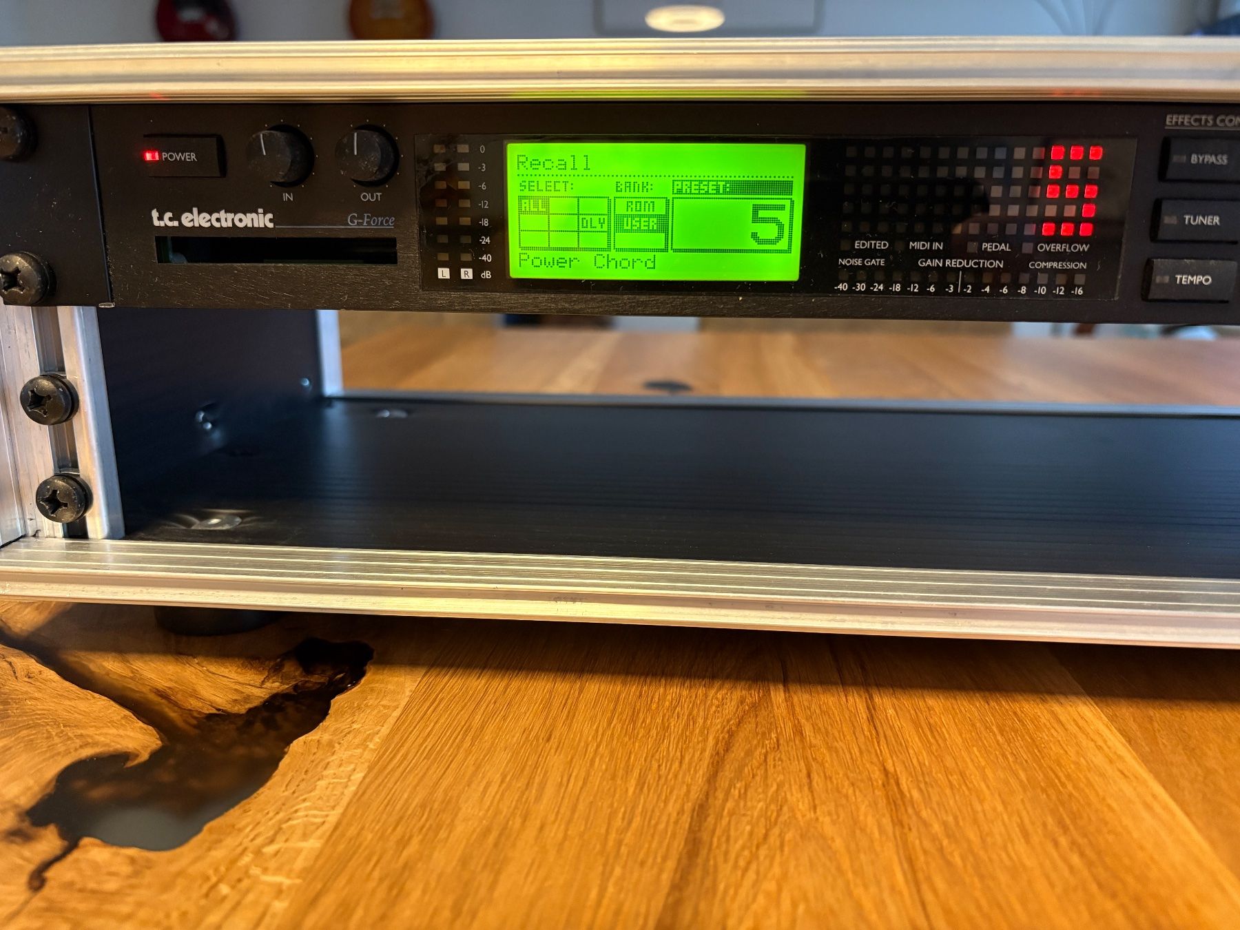 Strumenti musicali: T.C. Electronic G-Force Multieffektgerät + 2HE Rack – Usato da Basel venduto da Al_andy 1