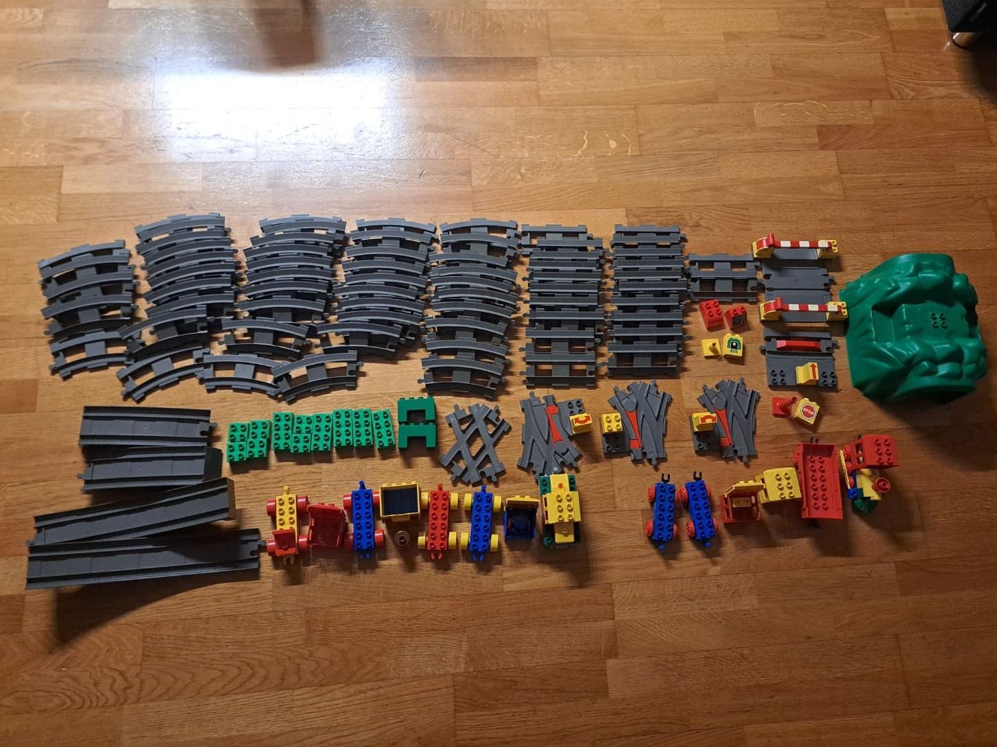 Lego Baukästen: Lego Duplo Eisenbahn Set mit Schienen – Gebraucht aus Münsingen von gro_zt8l 1