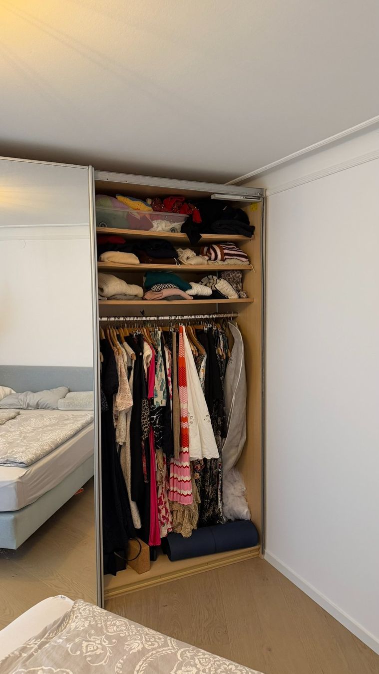 Armoires: Large sliding door wardrobe — excellent condition – D'occasion à Lausanne par phk_6d9h 3