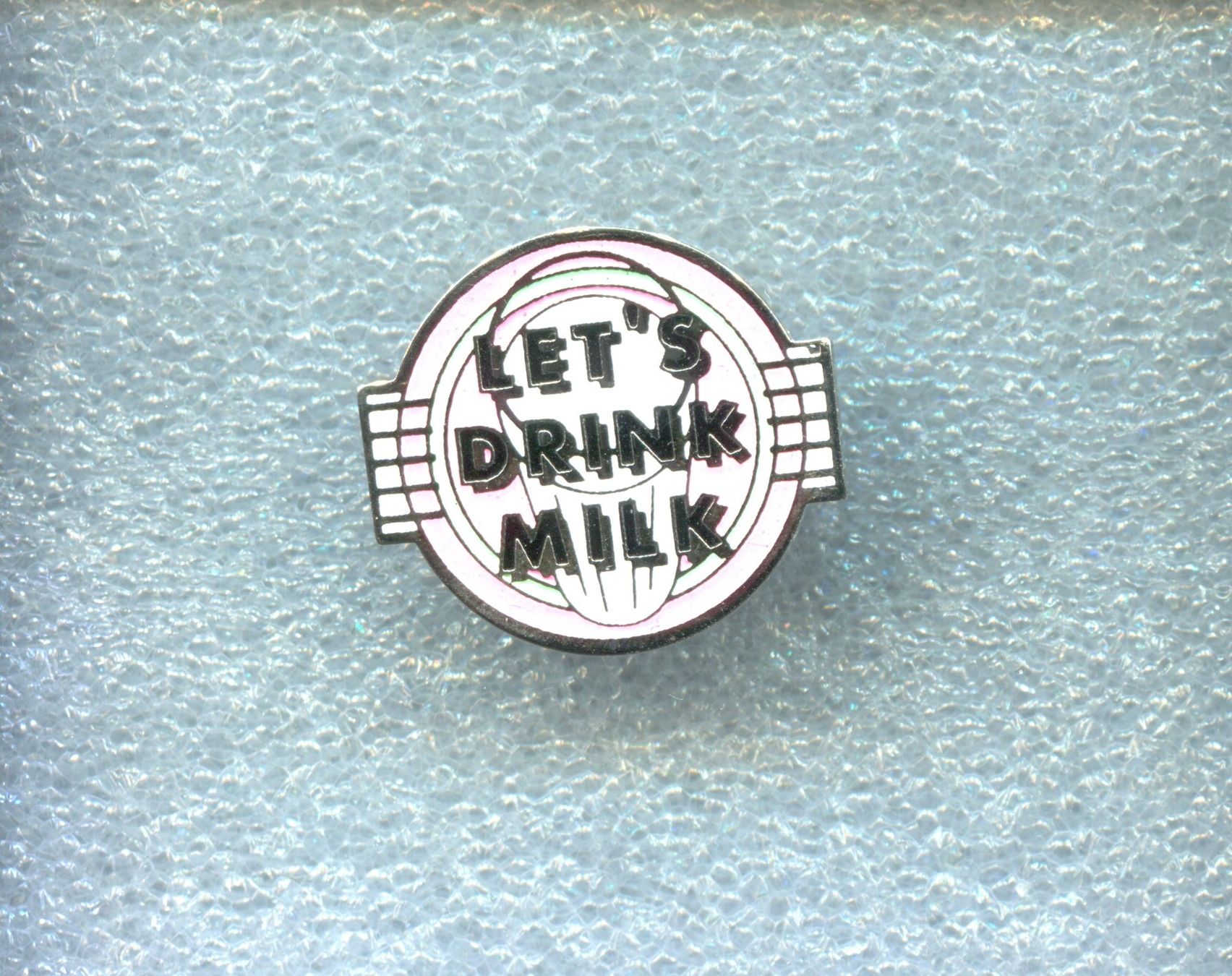 Placchette & Badge: LET'S DRINK MILK – Usato da Winterthur venduto da Sammleroase