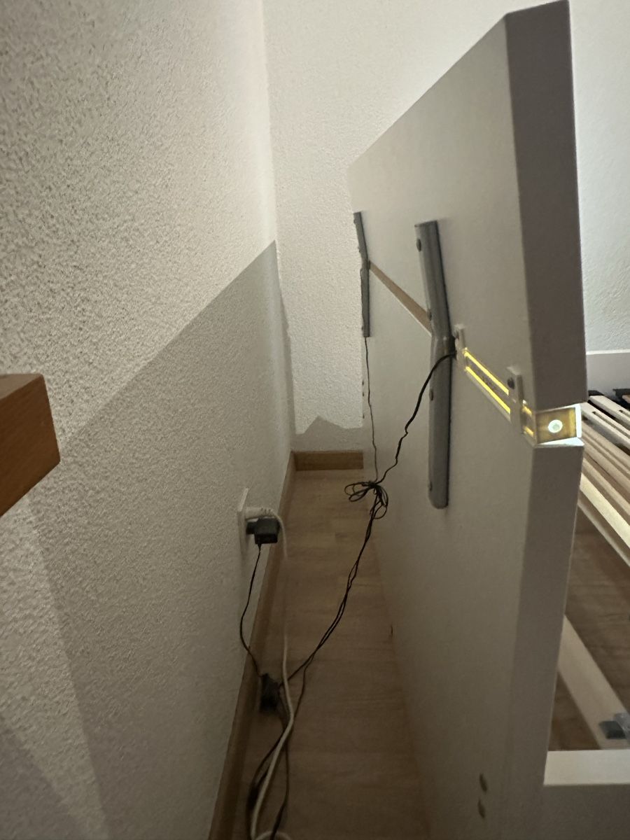 Letti: Bett mit Lattenrost und integrierter Beleuchtung – Usato da Schübelbach venduto da Synonymous 4