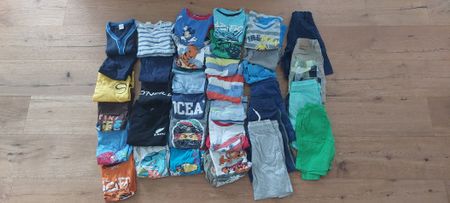 35-Teiliges Kinderkleider T-Shirts Hosen Grösse 104