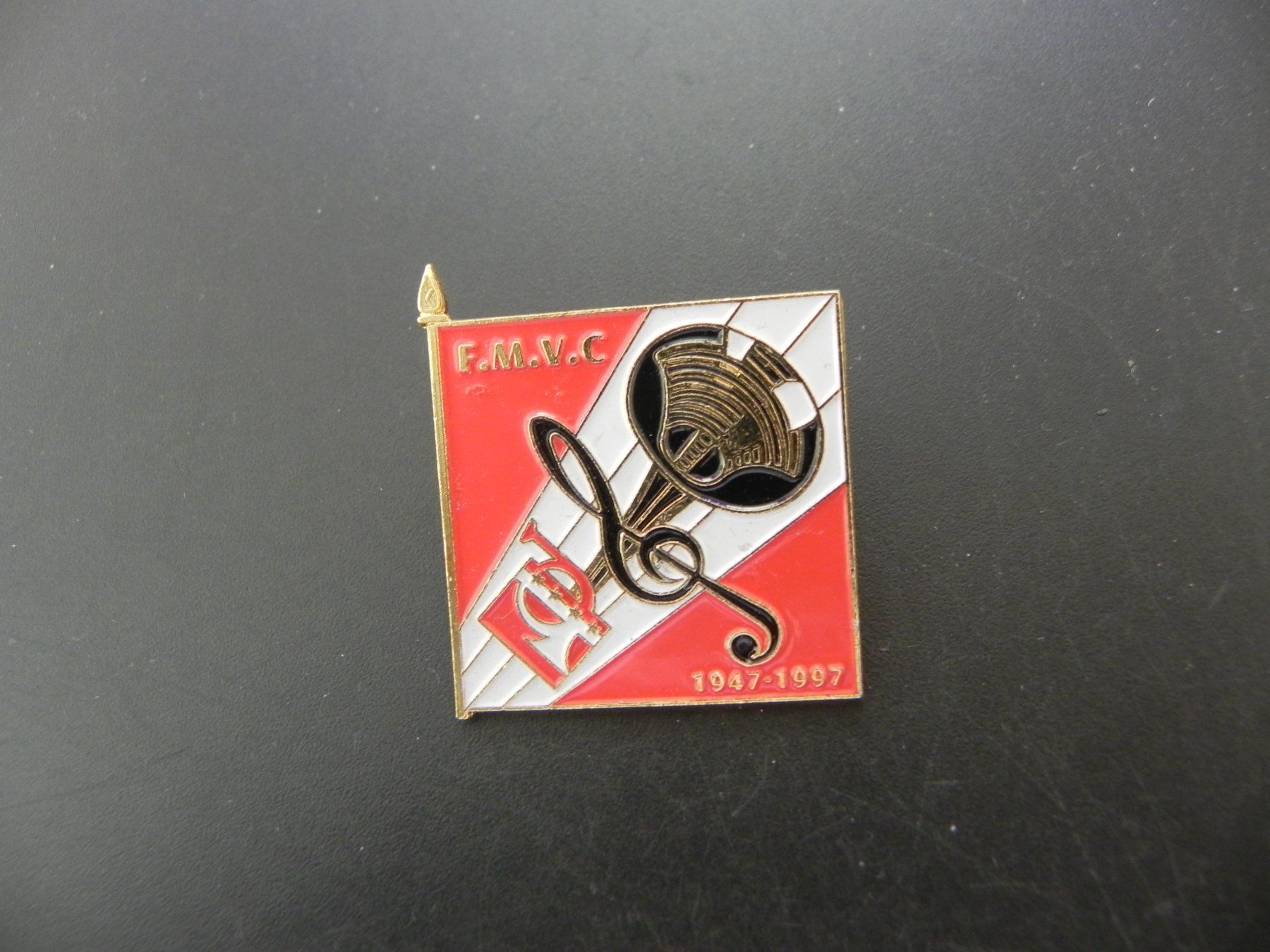 Spille & Fermagli: Altes Abzeichen Wallis Valais F.M.V.C 1947 - 1997 – Usato da Biel/Bienne venduto da Gogolozi