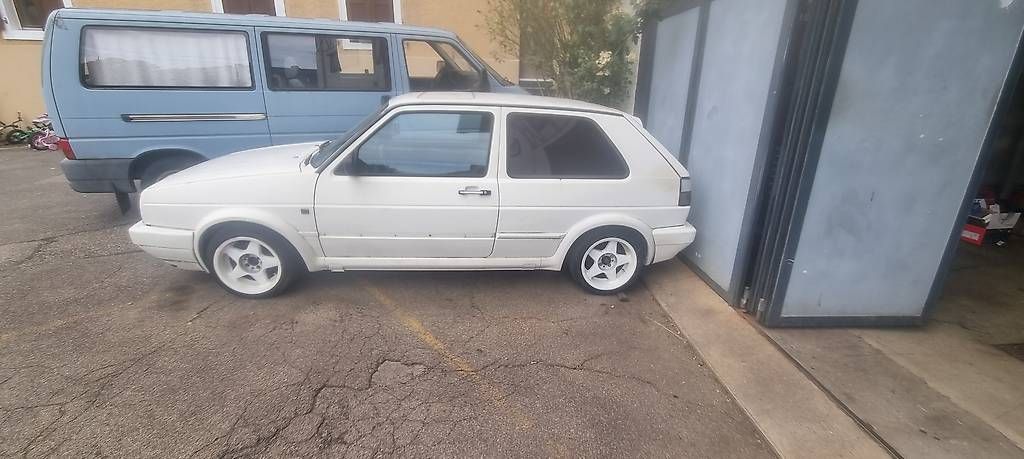 VW Automobili: Golf 2 gti 16v – Usato da Undervelier venduto da JaErllicon