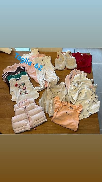 Lotti & Set di vestiti: Vestiti neonata  – Usato da Sementina venduto da Cropaneseg 1