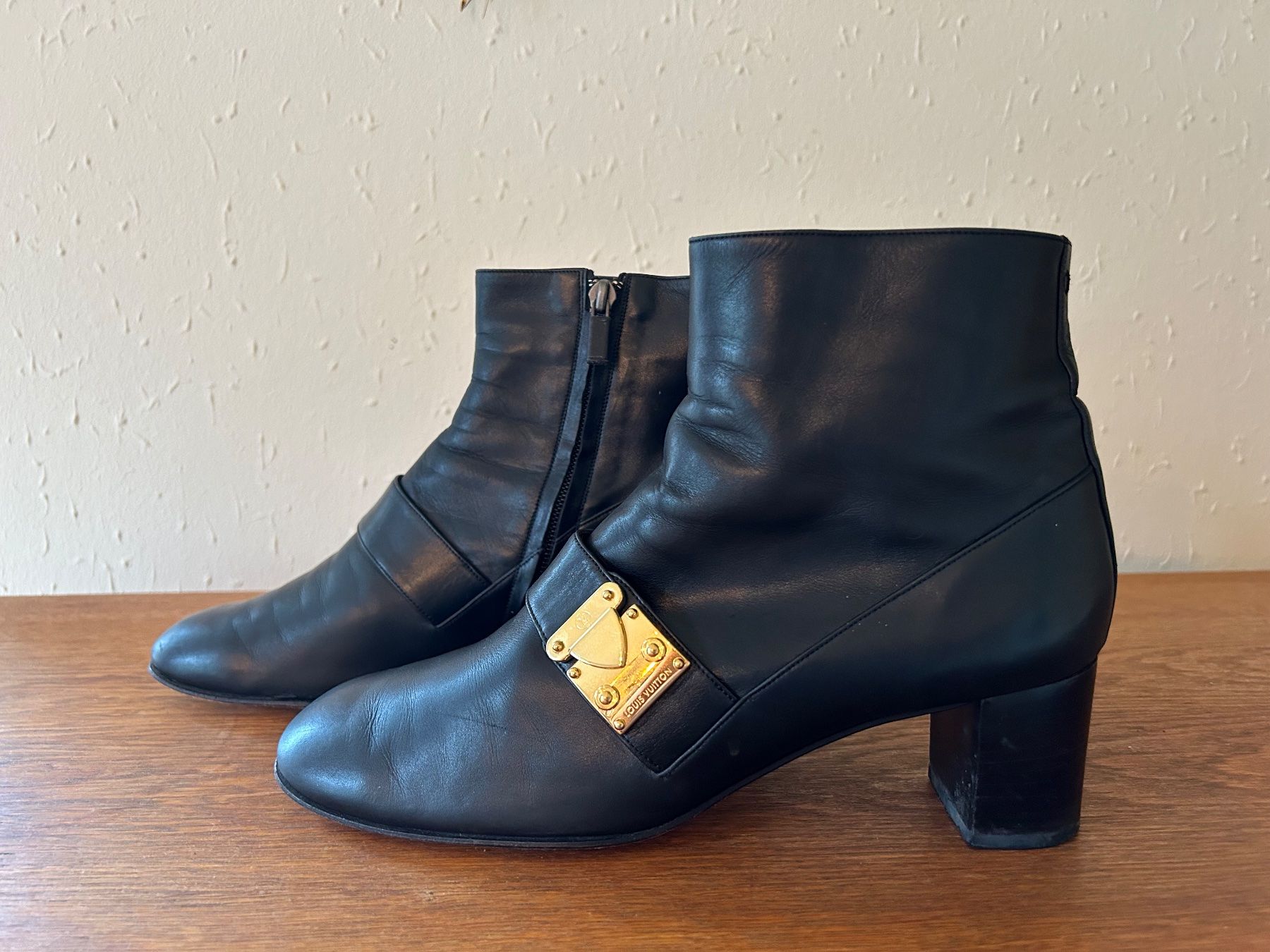 Louis Vuitton Scarpe da donna: Louis Vuitton Ankle Boots Gr. 38.5 – Usato da Wettingen venduto da frenzybaden 1