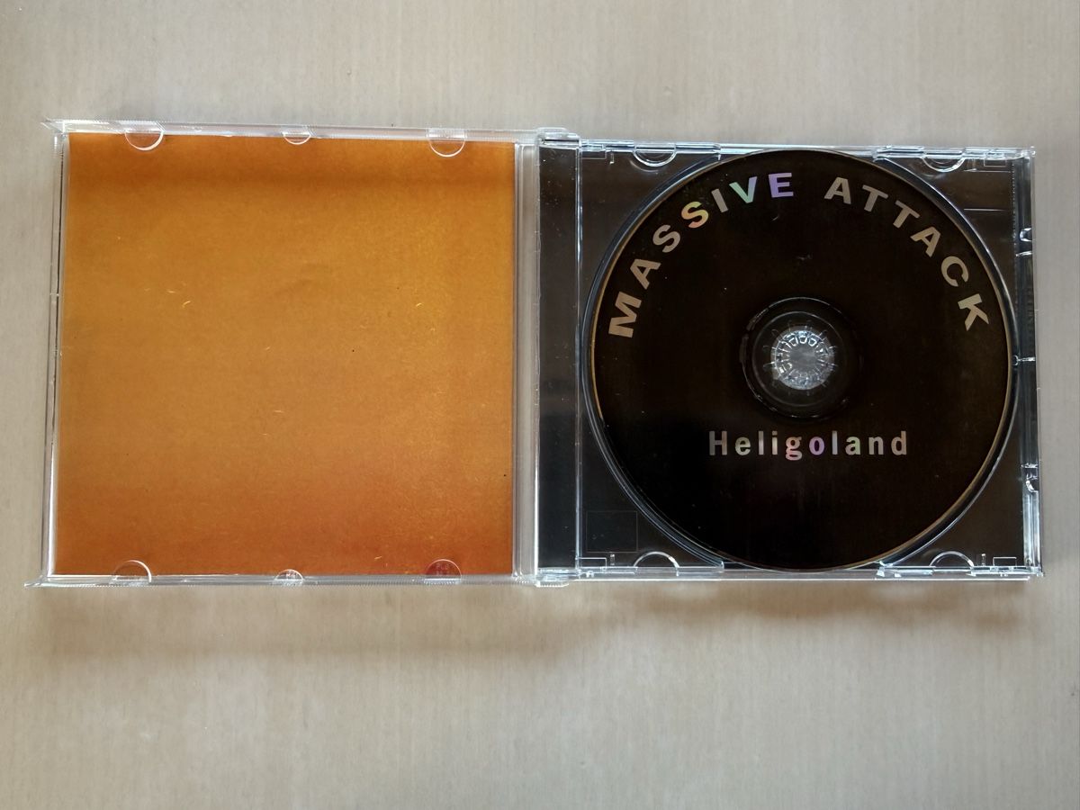CDs: Massive Attack - Heligoland CD - Special Edition – D'occasion à Oberried Brienz par Chyara 2