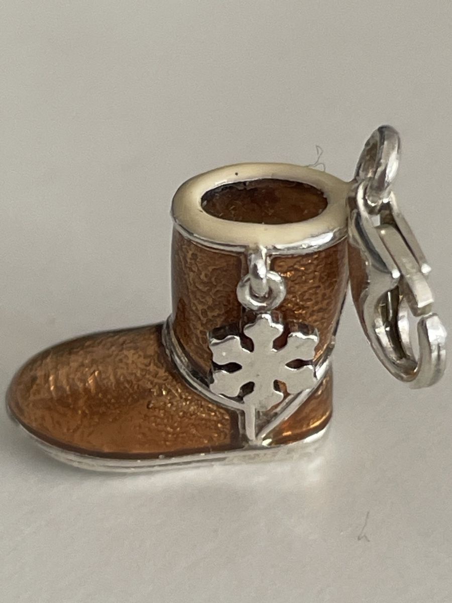 Thomas Sabo Ciondoli: Charm Thomas Sabo, botte style UGG et flocon de neige – Usato da Le Grand-Saconnex venduto da sav_dfj7 1