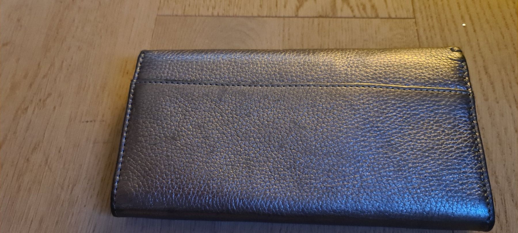Tory Burch Portamonete: Tory Burch Wallet silver-grey – Usato da Richterswil venduto da Ivypearl 1