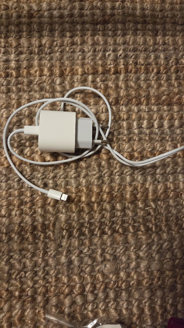 Apple Cavi: Div. Ladekabel, Apple, Samsung etc. – Usato da Kreuzlingen venduto da MeinKleinesAtelier 1