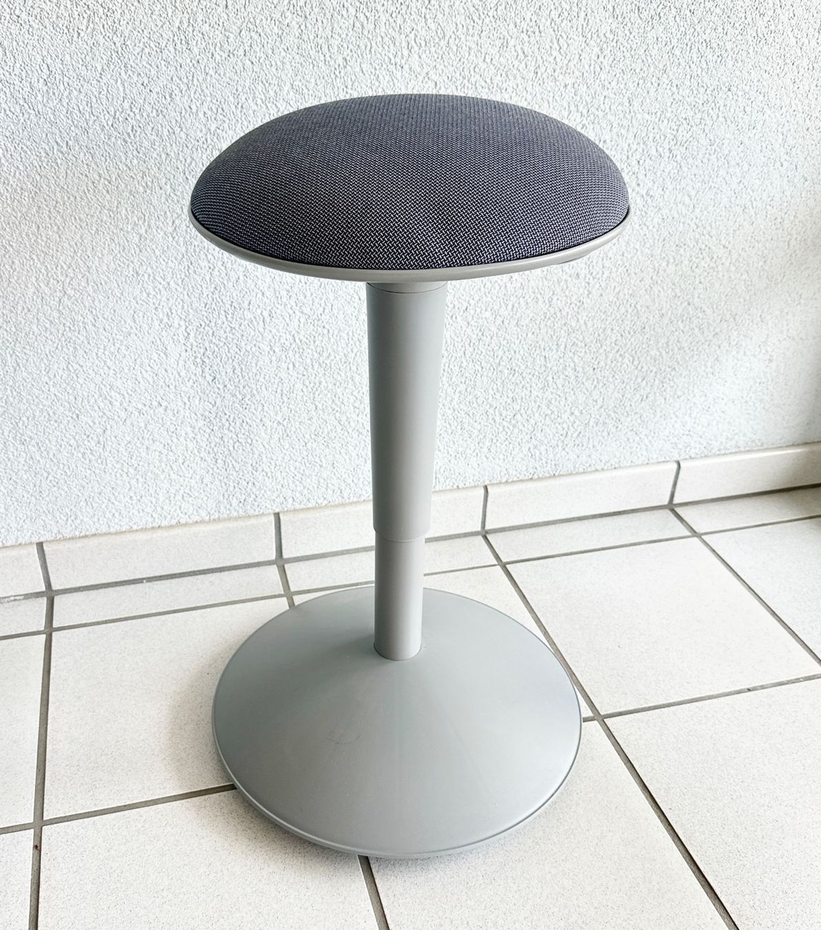 Ikea Sgabelli: TOP 💥 IKEA NILSERIK Stehstütze Hocker – Usato da Rickenbach b. Wil venduto da sunneschii_ 1