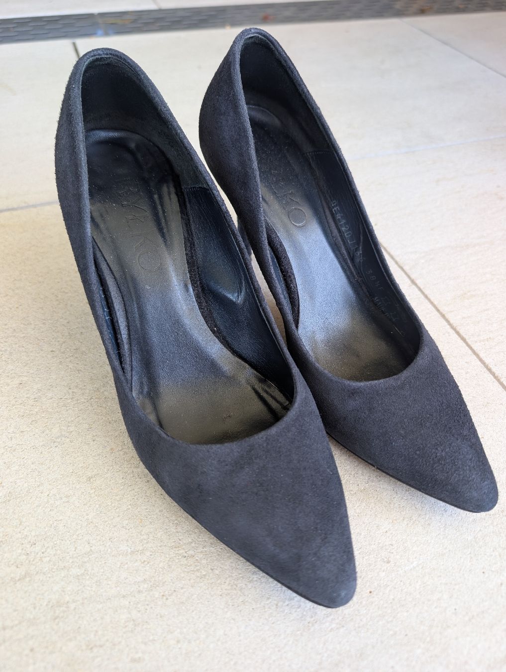 Damenschuhe: Elegant Navy Blu Suede Pumps – Gebraucht aus Lachen SZ von joa_rf9n