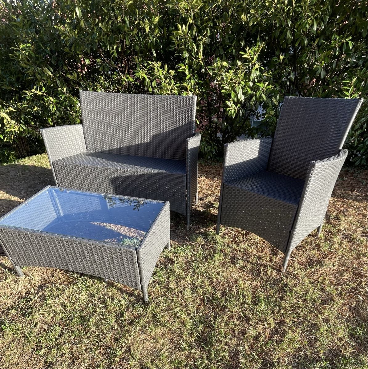 Set di tavolo e panche: Gartenmöbel Lounge – Usato da Lengnau BE venduto da Mili_Maliqi12