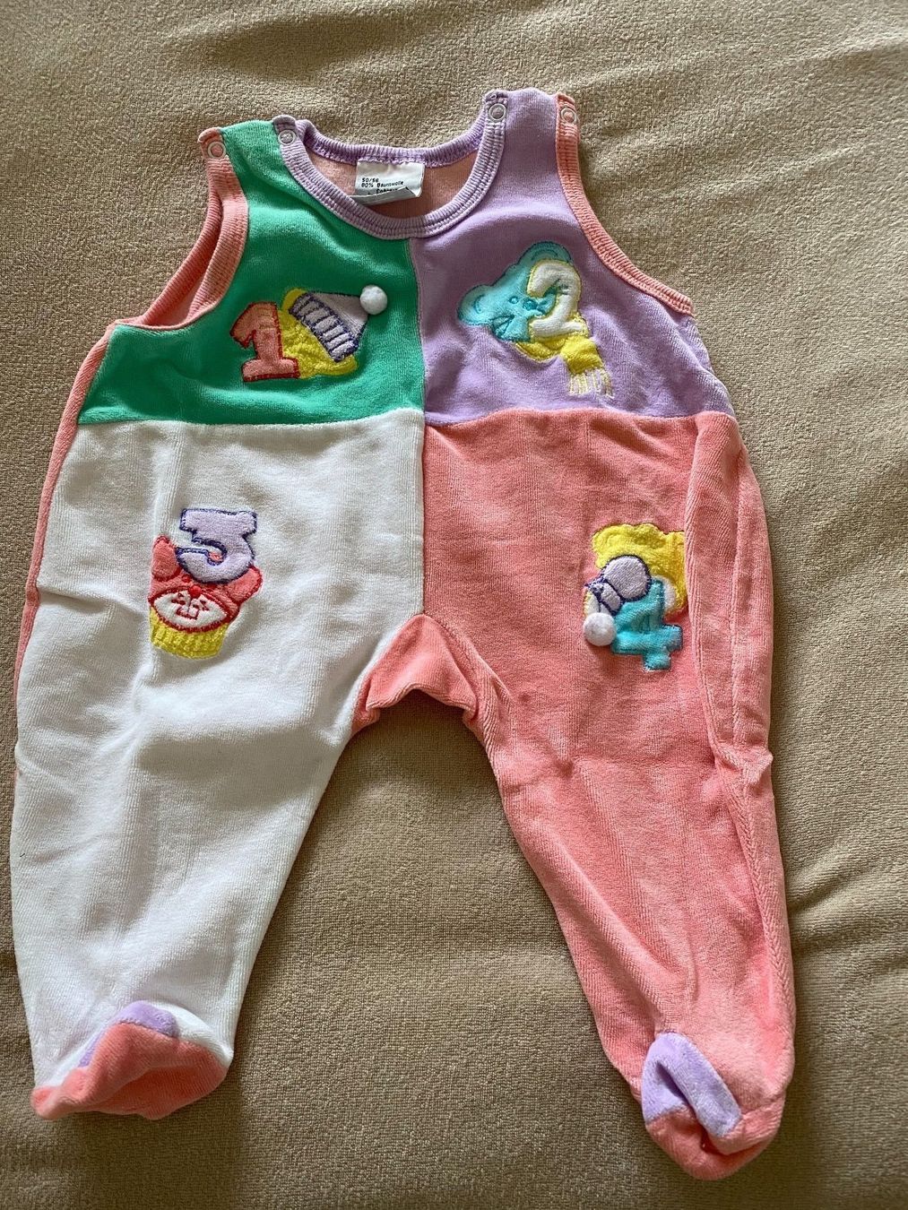 Pyjamas & Ähnliches: Babyanzug – Gebraucht aus Bellach von Legdance