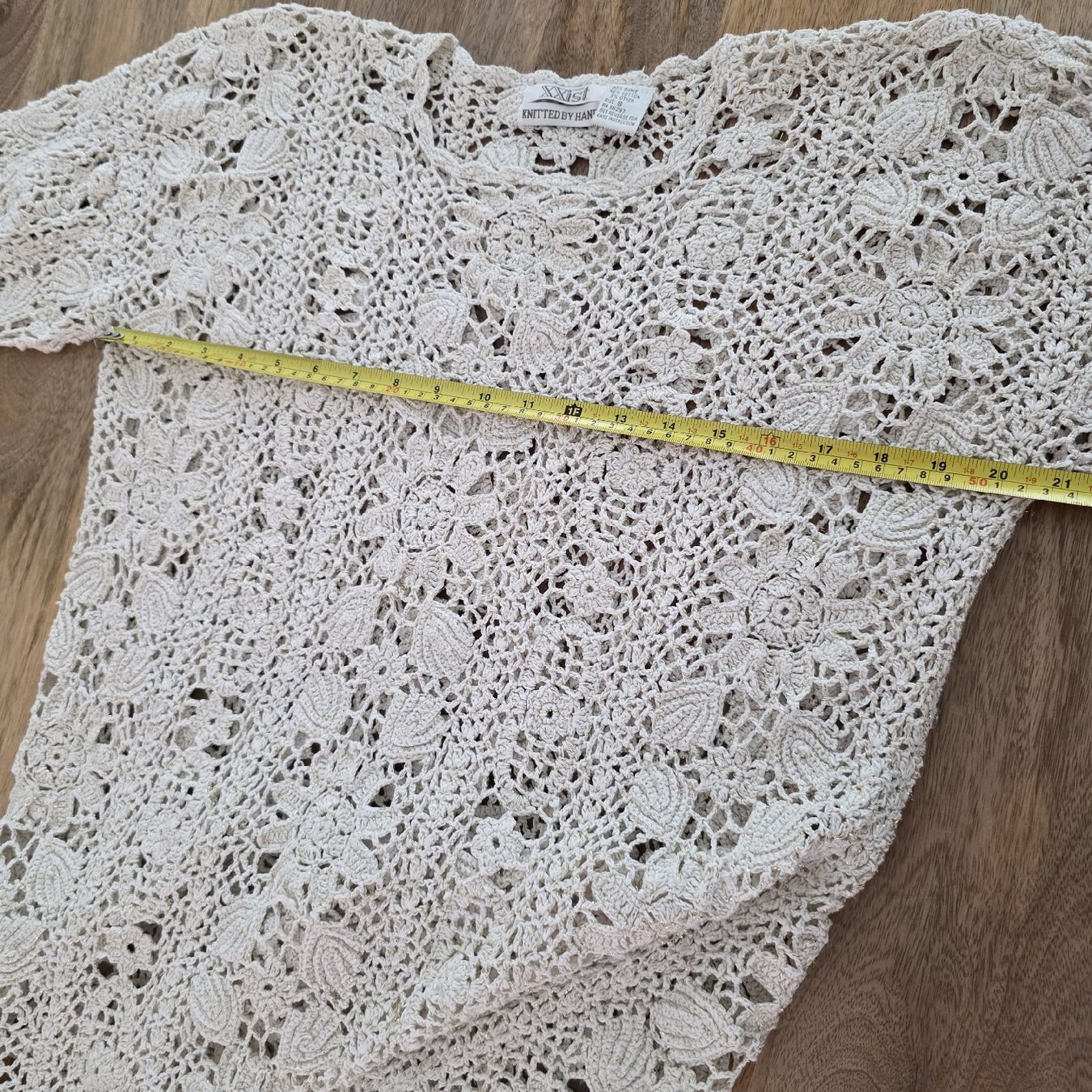 Maglioni & Felpe: Gehäkelte Bluse Weiss mit Goldfaden, Grösse S/M – Nuovo (secondo la descrizione) da Rheinsulz venduto da Gilea 7
