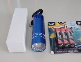 Helle Taschenlampe ++ NEU ++, inkl. Batterien