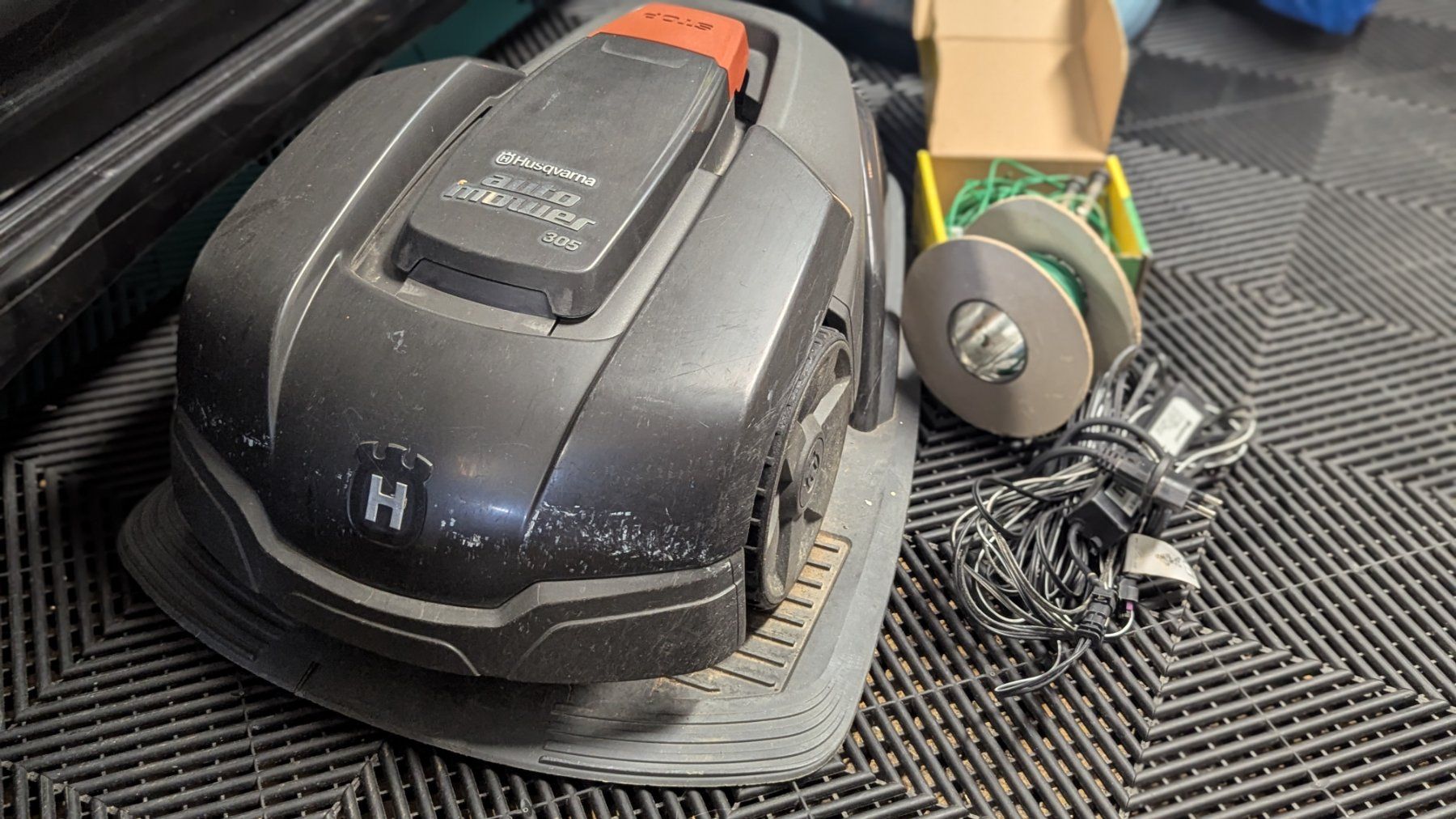 Husqvarna Tondeuses à gazon: Husqvarna 305 Mähroboter – D'occasion à Oberrohrdorf par Singang 1
