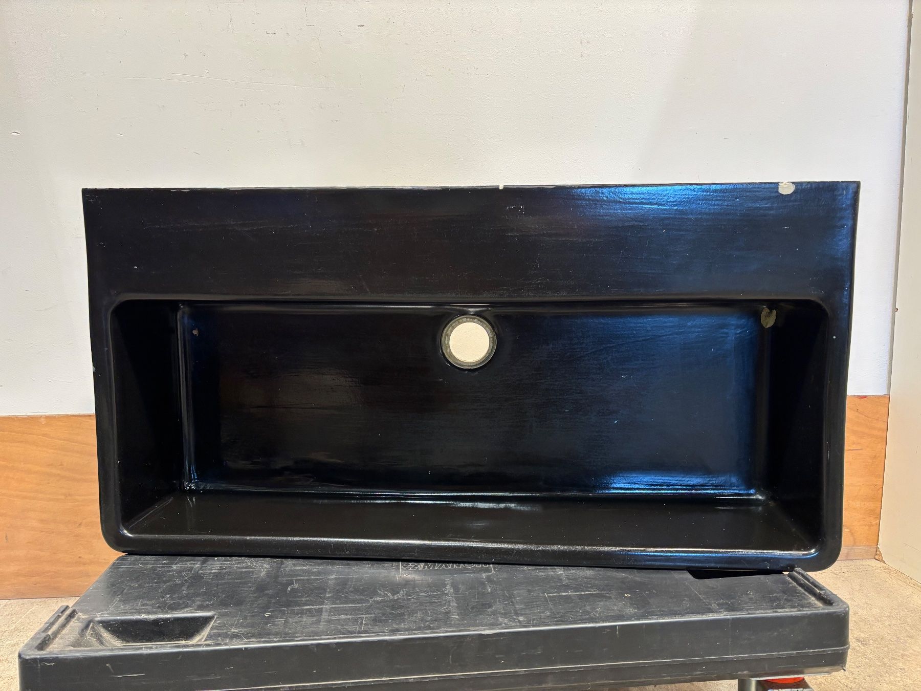 Lavabi & lavandini: Schwarzes Lavabo/Waschbecken - Keramik – Usato da Winterthur venduto da ReUse_Baumarkt 1