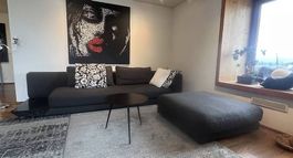 Sofa FLOYD mit Hocker von ALBERTA