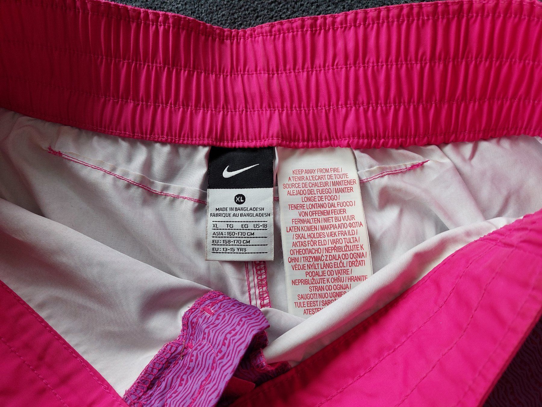 Nike Pantaloni: Kurze Hose Nike Mädchen Pink – Nuovo (secondo la descrizione) da Muri AG venduto da ReBoutique 3