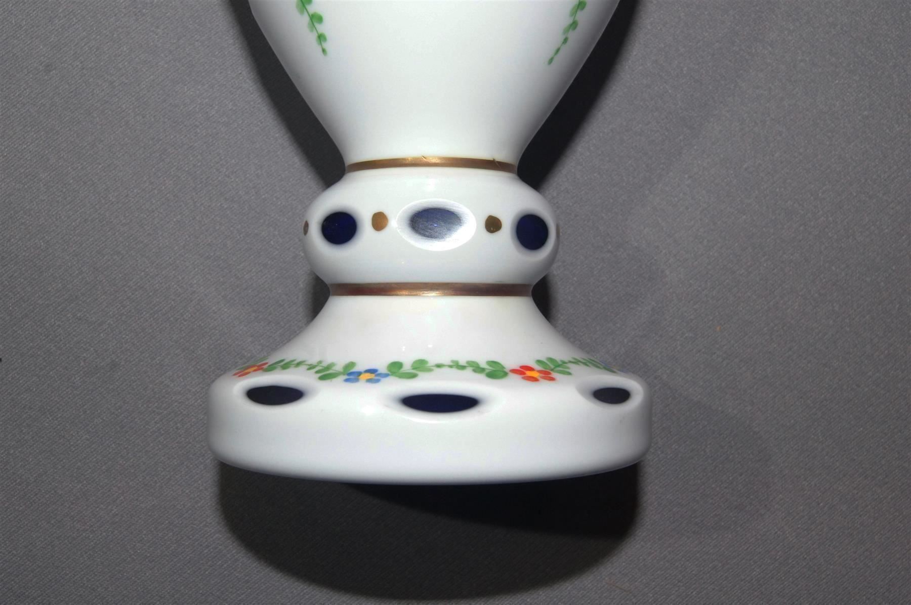 Verres: Prunk-Kelch oder Vase aus Überfangglas weiss/blau – D'occasion à Geroldswil par ARTEFACTO 4