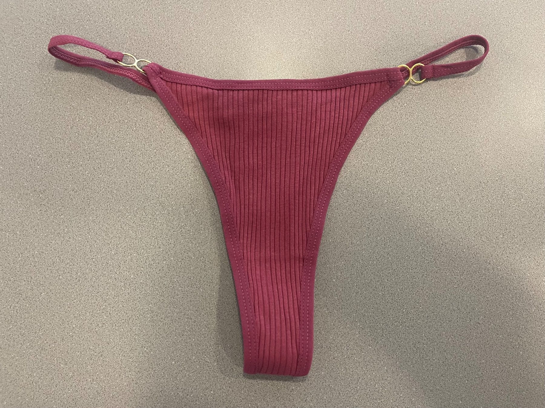 Sonstige Unterwäsche: Neuer String Tanga, Grösse L – Neu und originalverpackt aus Wohlen AG von abaci