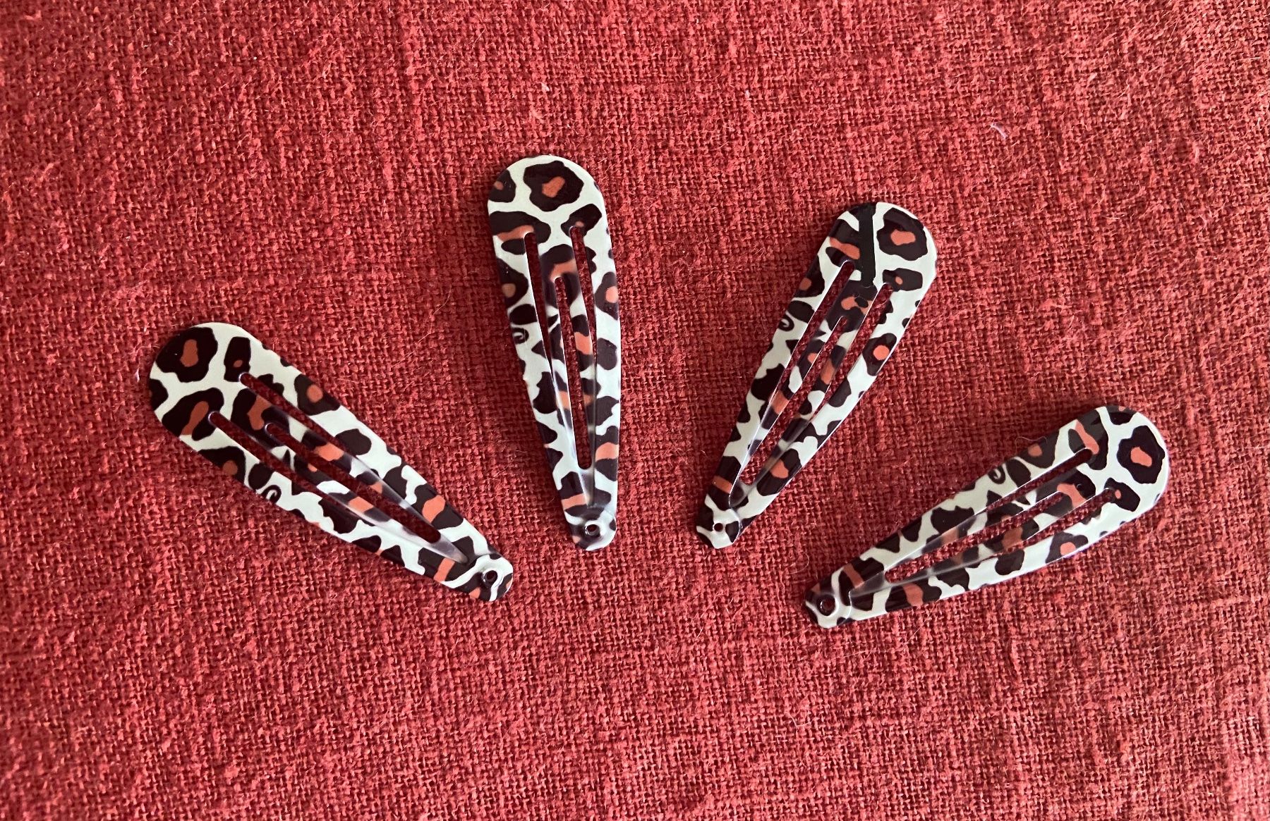 Accessori per capelli: Lot de 4 barrettes imprimé léopard – Nuovo (secondo la descrizione) da Genève venduto da kik_8jd6