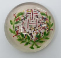Briefbeschwerer Paperweight Religion Kreuz JHS