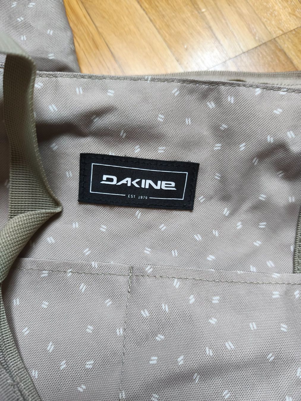 Dakine Borse da donna: Dakine Shopper Gross beige /weiss gemustert – Usato da Uster venduto da zebralino 1