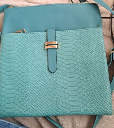 Hübsche, neuwertige Handtasche in Türkis