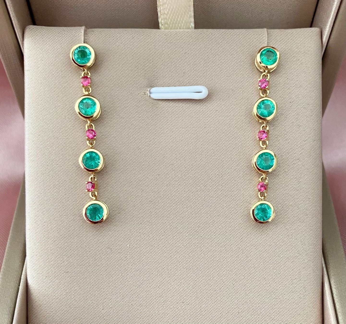 Orecchini pendenti & Orecchini a lobo: Emerald/ Smaragd Ohrringe/ 18k Gold – Nuovo e nell'imballaggio originale da Sarnen venduto da Yingsperlen1
