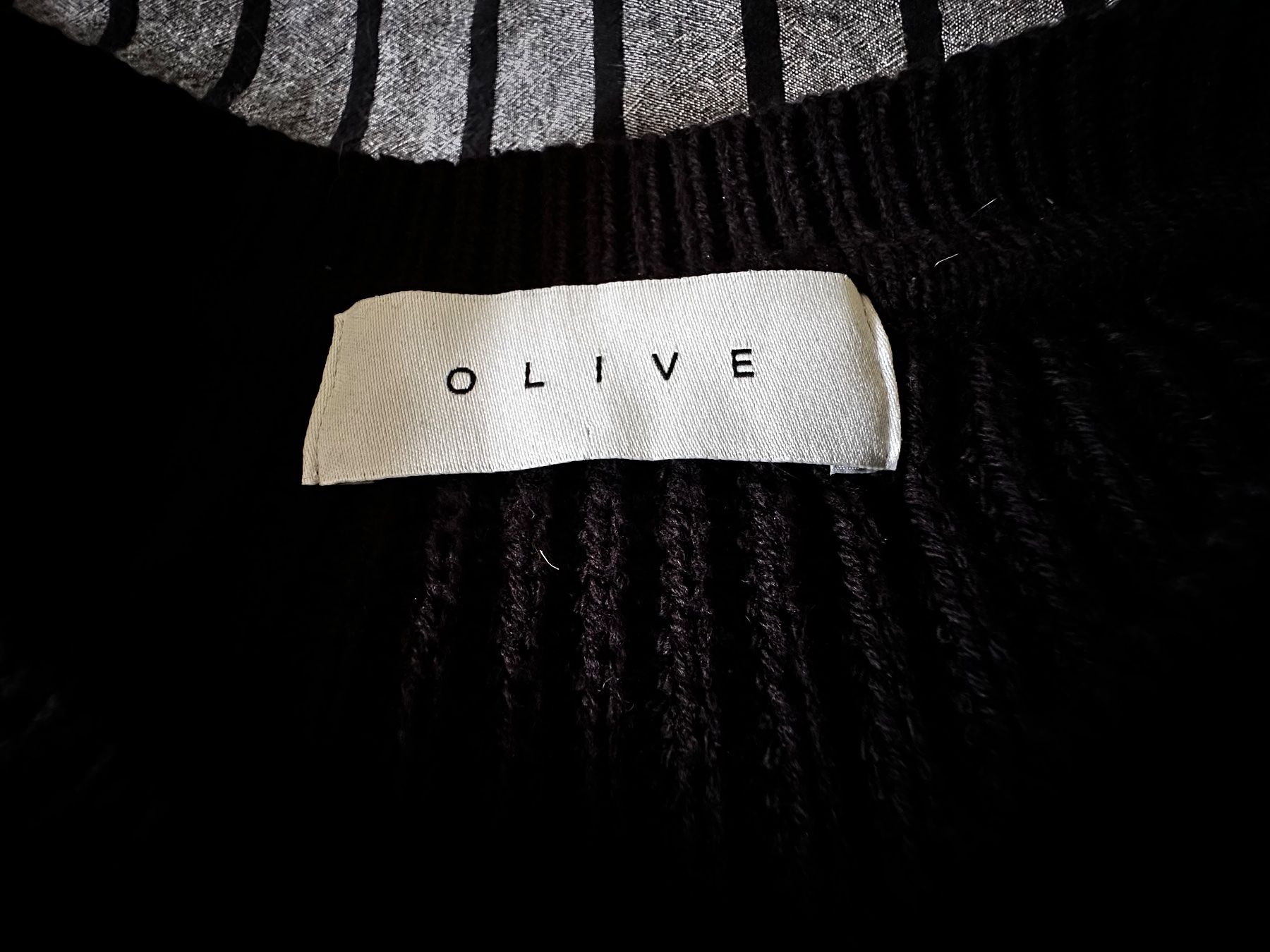 Maglioni & Felpe: OLIVE Strickpullover, schwarz, Top Zustand! – Usato da Haldenstein venduto da enie123 1