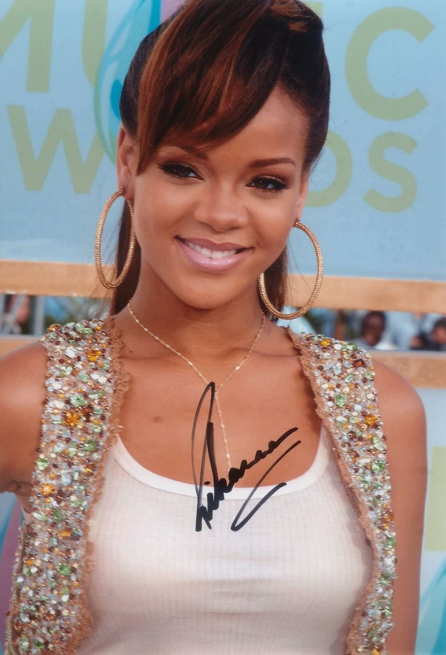 Autografi: Original Autogramm von RIHANNA auf Großfoto – Nuovo (secondo la descrizione) da Gremersdorf venduto da autogrammraritaeten