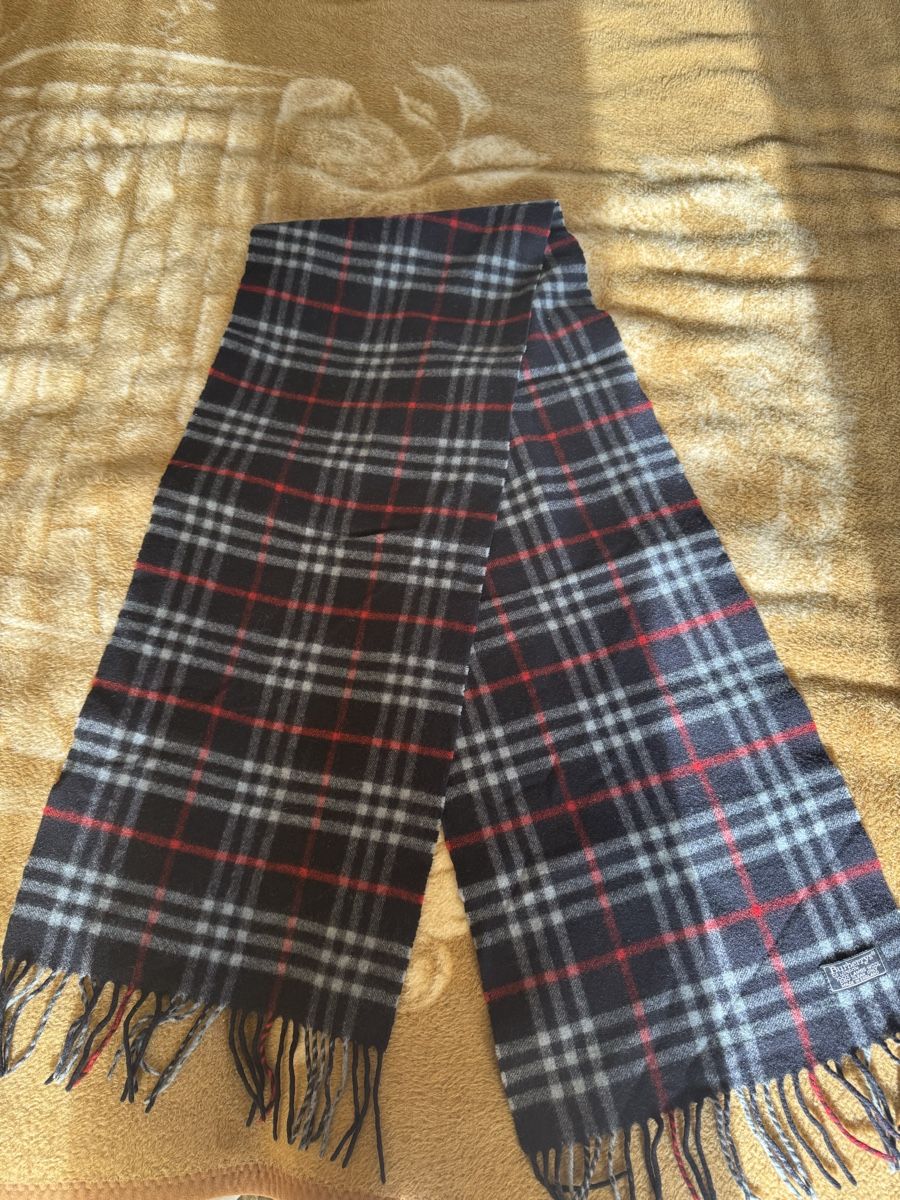 Burberry Foulard & Sciarpe: Burberry London Schal Lambswool 100% – Usato da Trélex venduto da stripedthrift 1