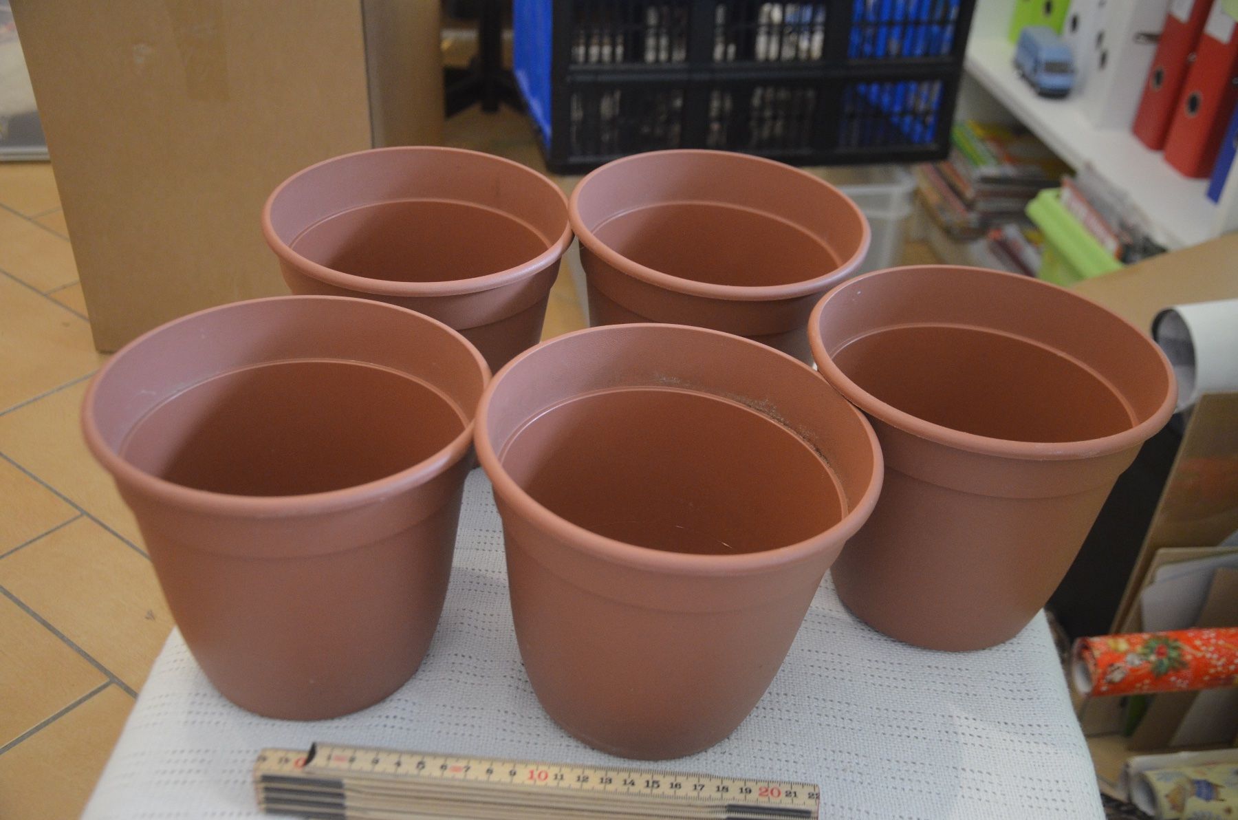 Vasi & Recipienti: 5 STUCK PLASTIK VASE – Usato da Chiasso venduto da Dolly015