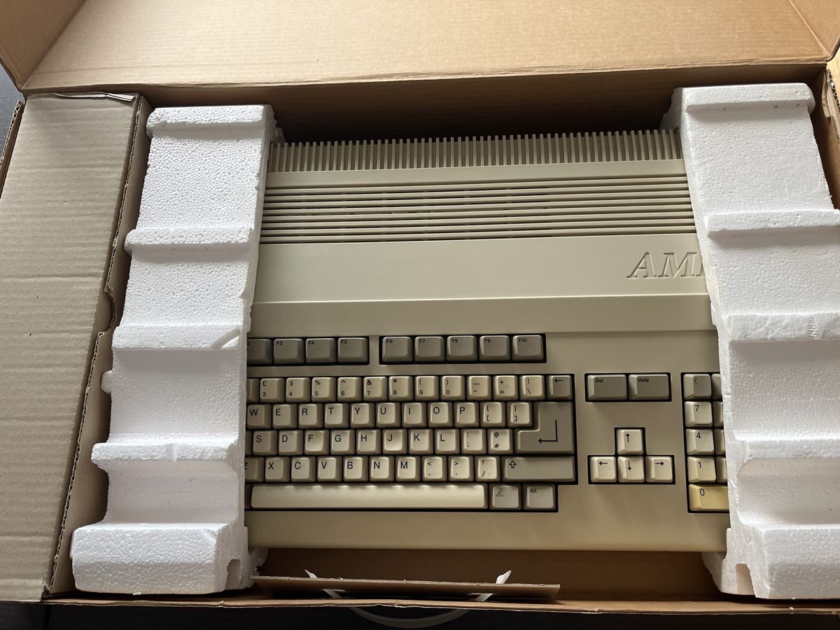 Commodore PCs: Commodore Amiga 500 pack REV6 most likely – Gebraucht aus Esslingen von  1