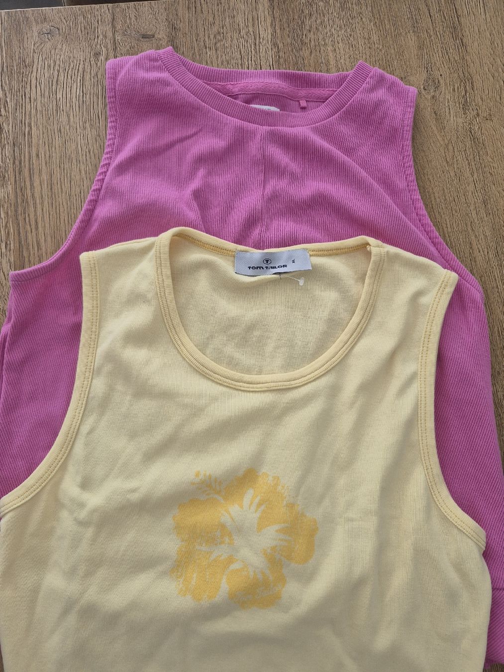 Lotti di vestiti: 2x M/L – Usato da St-Pierre-Clages venduto da _RV