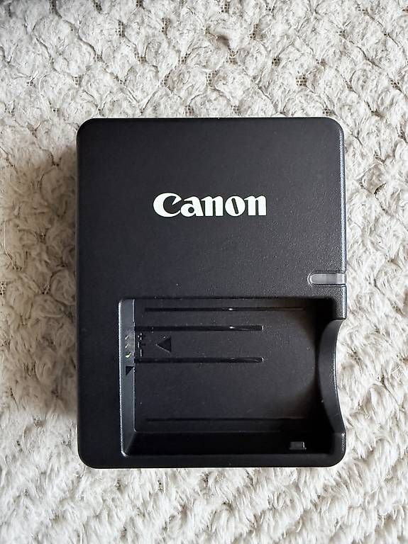 Fotocamera: Canon EOS 1000D Spiegelreflexkamera Set  – Usato da Sennwald venduto da Cloe_M98 4