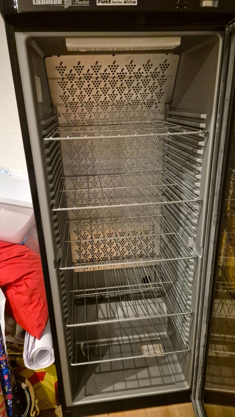 Frigoriferi: Liebherr Weinschrank – Usato da Wetzikon ZH venduto da phleuen01 1