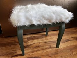 Hocker mit Kunstfellbezug weiss/olivgrün guter Zustand