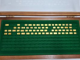 Goldene Flaggen Sammlung aus Silber in Holzrahmen