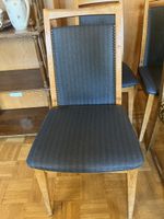 Stuhl Holz mit blauem Ledersitz