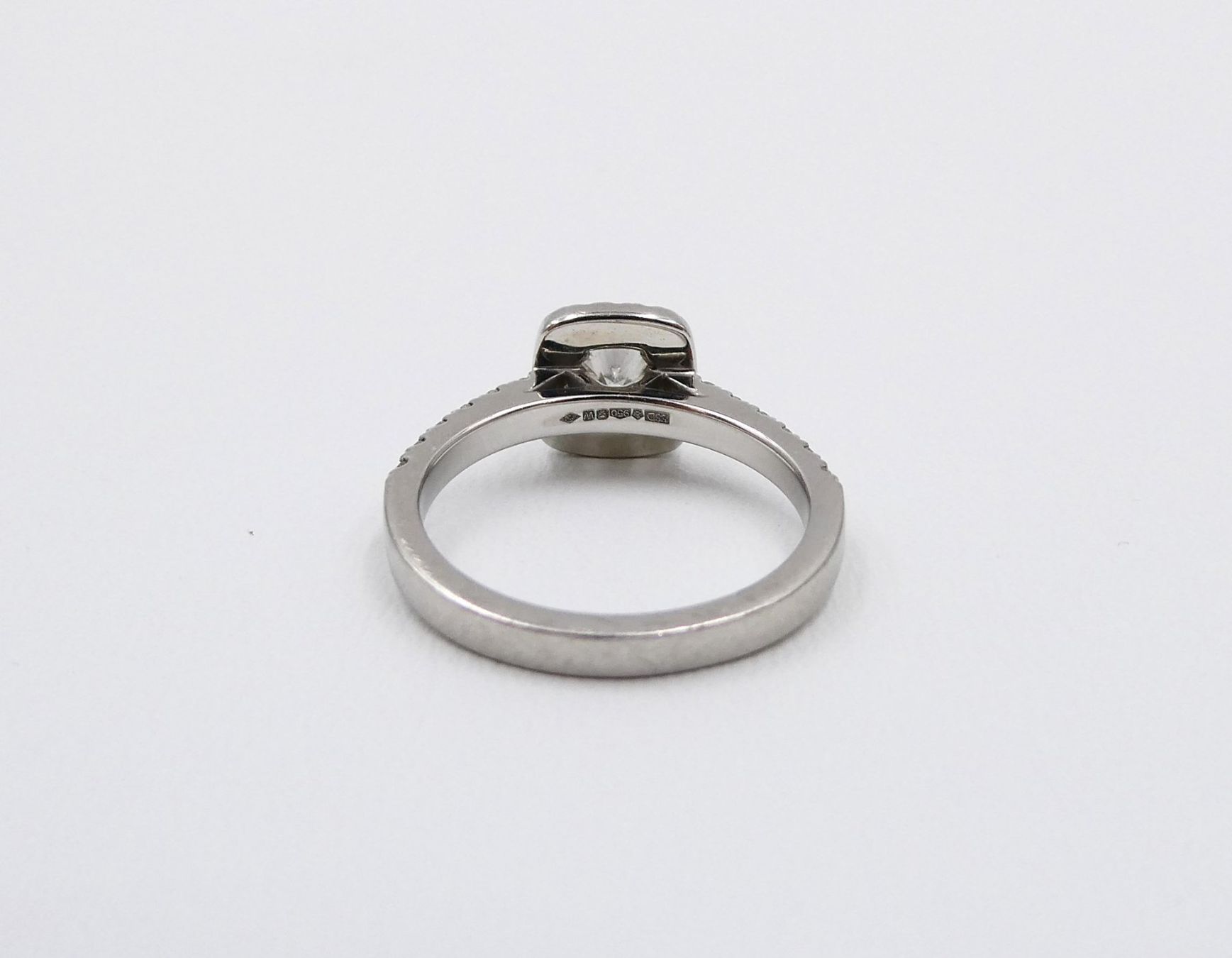 Anelli: SOLITÄR RING IN 950 PLATIN MIT DIAMANT ENTOURAGE – Usato da Luzern venduto da EdiGem 6