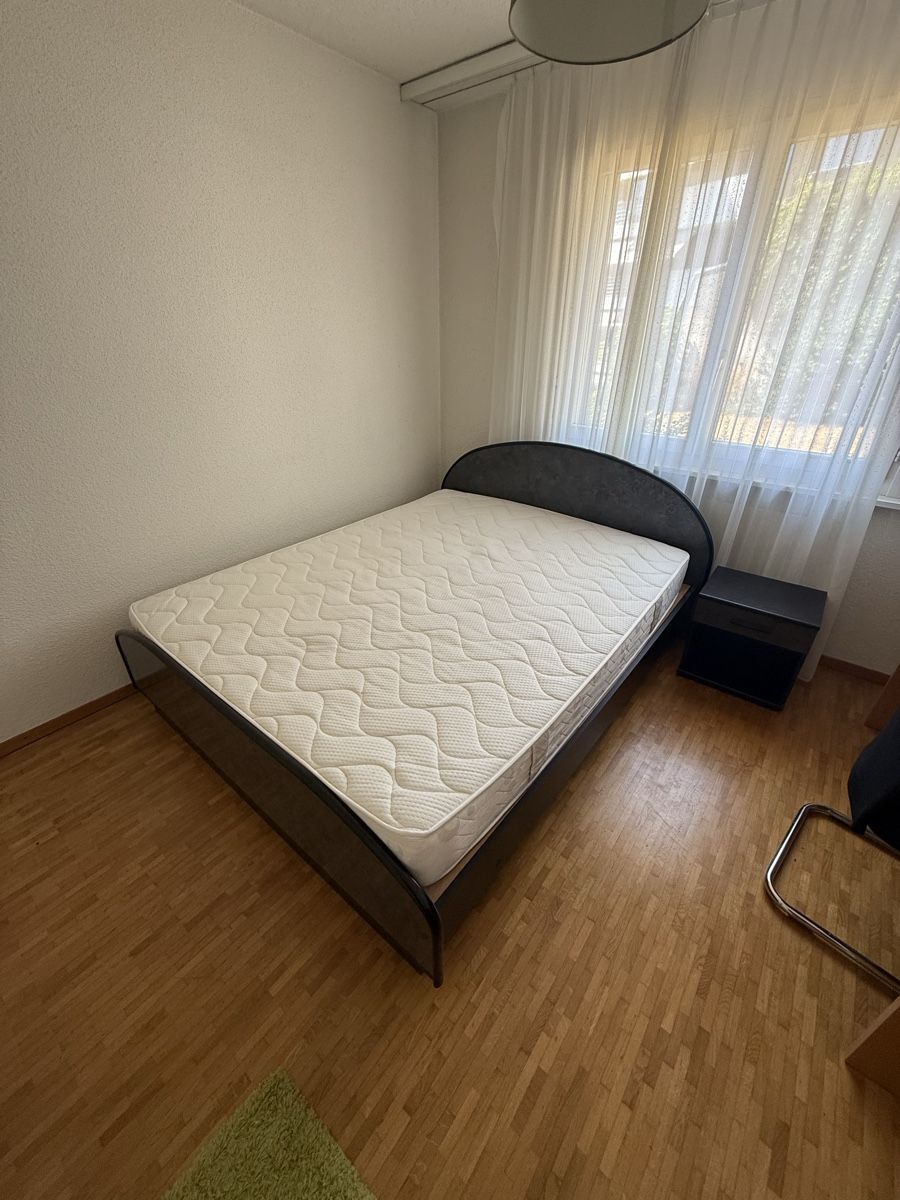 Betten: Lit Queen Size 160cm + Table de nuit – Gebraucht aus Lausanne von noenoe49
