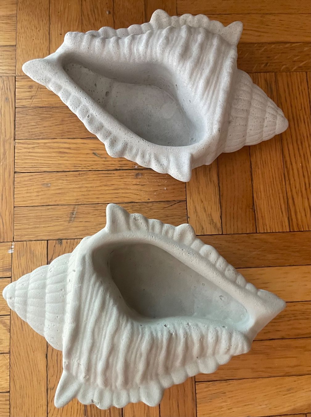 Vasi per fiori: 2 Muschel-Übertopfe/Dekoartikel ,Vase – Nuovo e nell'imballaggio originale da Au ZH venduto da Jaggy4 1