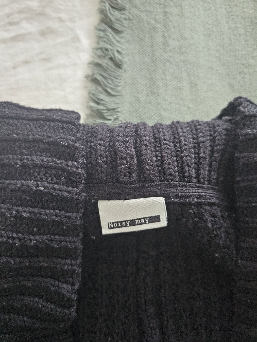 Jacken: Schwarze Strickjacke Gr. S – Gebraucht aus Zürich von -iwan- 1